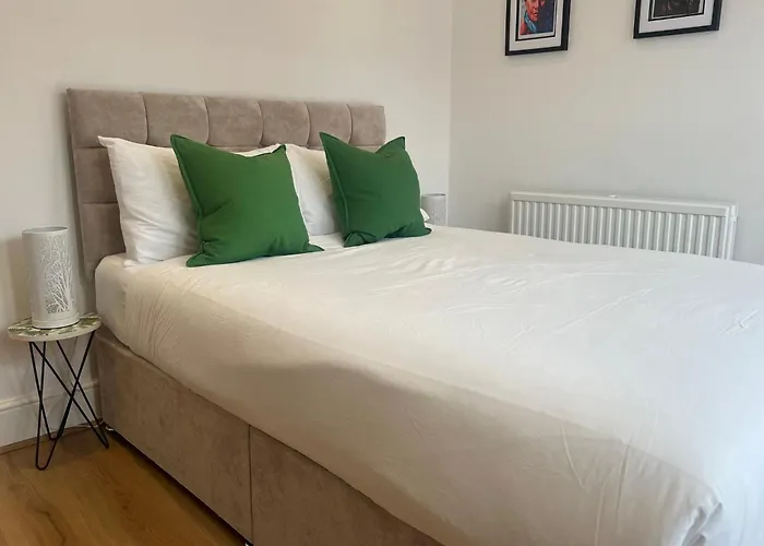 2025 Award Winner Liverpool Cherry House - 4 Bedrooms