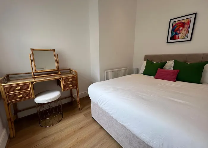 2025 Award Winner Liverpool Cherry House - 4 Bedrooms