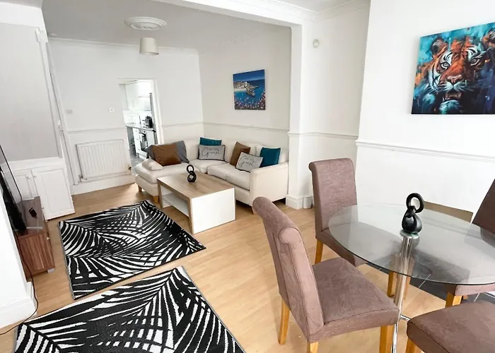 Cute 2 Bedroom Townhouse With Free Street Parking 80 Pound Deposit Returned Next Day Before 1Pm If No Damages Liverpool