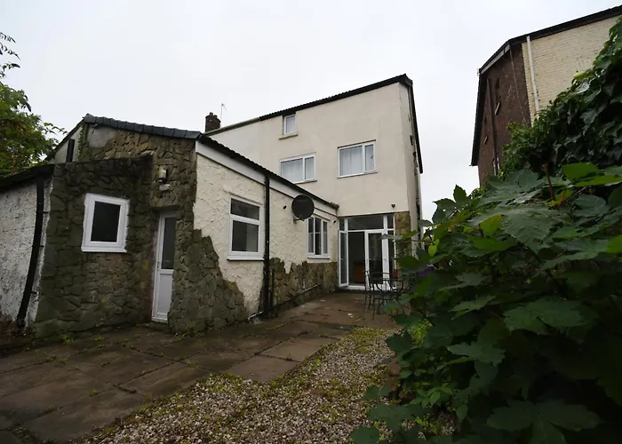 Cozy And Spacious 7-Bed House Liverpool