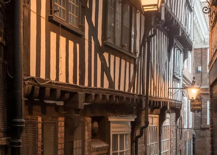 Dovecote House - Luxury Town House - Dog Friendly Villa York