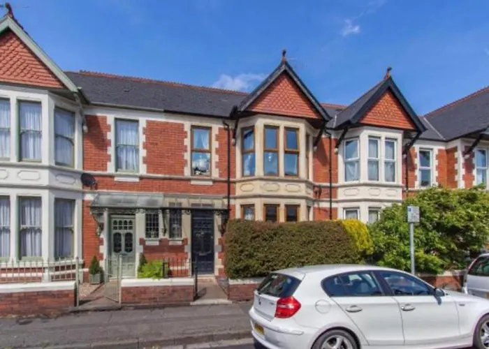 Laytonia Avenue Villa Cardiff