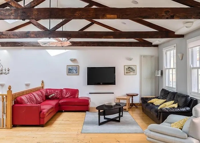 Specious Family 5-Bed Kensington House Sleeps 10 Villa London