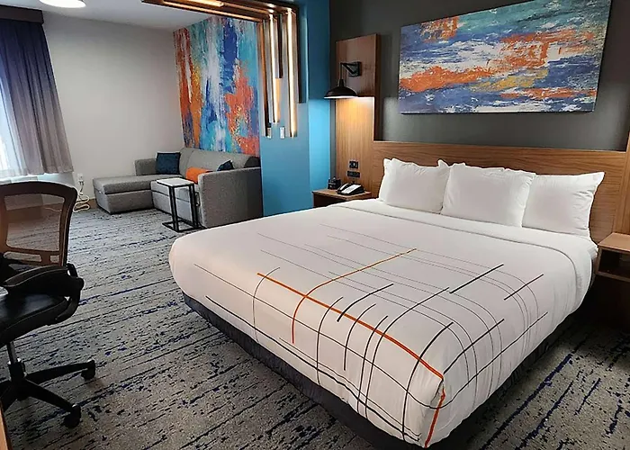 La Quinta Inn & Suites By Wyndham Austin South