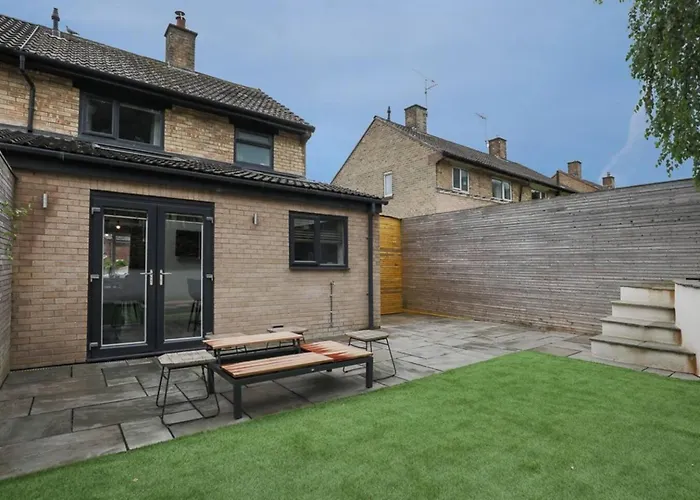 Prime Location, Modern 2Br House Villa Sheffield