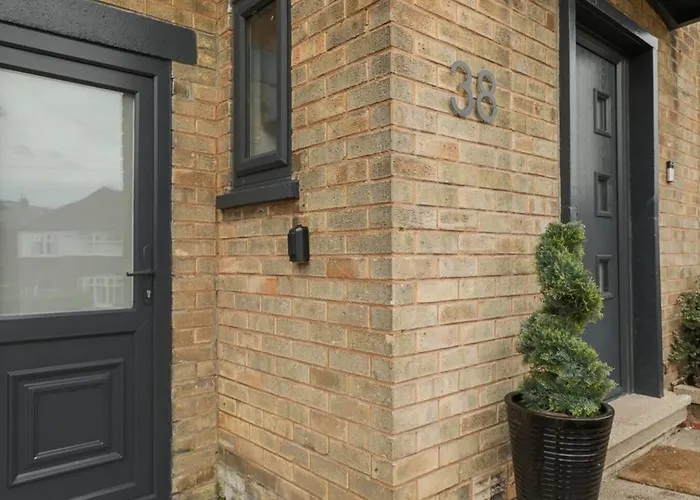 Prime Location, Modern 2Br House Villa Sheffield