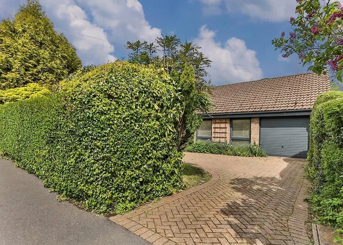 3 Bedroom Bungalow Close To Peak District With Garden Sheffield