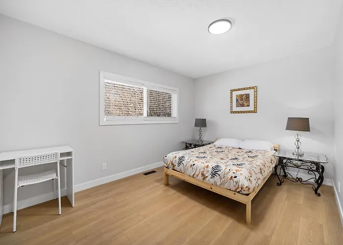 Flora'S House Bed & Breakfast Calgary