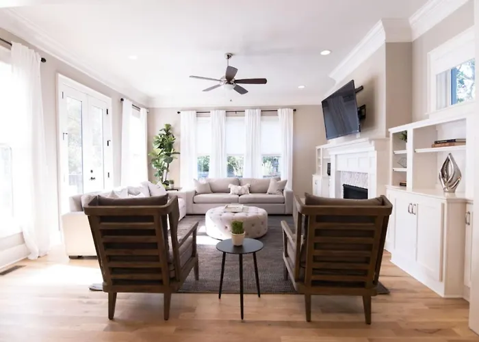 Large Grand East Nash 4Br Hot Tub Villa Nashville
