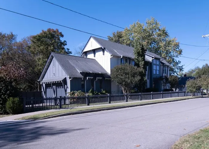 Large Grand East Nash 4Br Hot Tub Villa Nashville