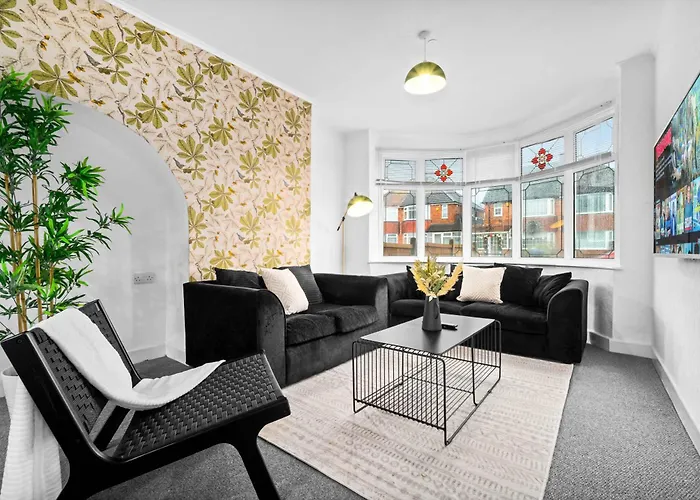 Stylish 3 Bedroom House - Parking - Garden - Great Barr - Netflix - Top Rated -121J Birmingham