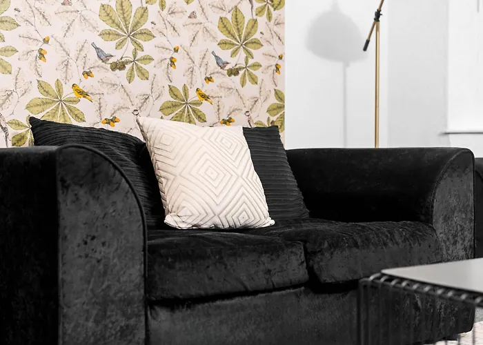 Stylish 3 Bedroom House - Parking - Garden - Great Barr - Netflix - Top Rated -121J Birmingham