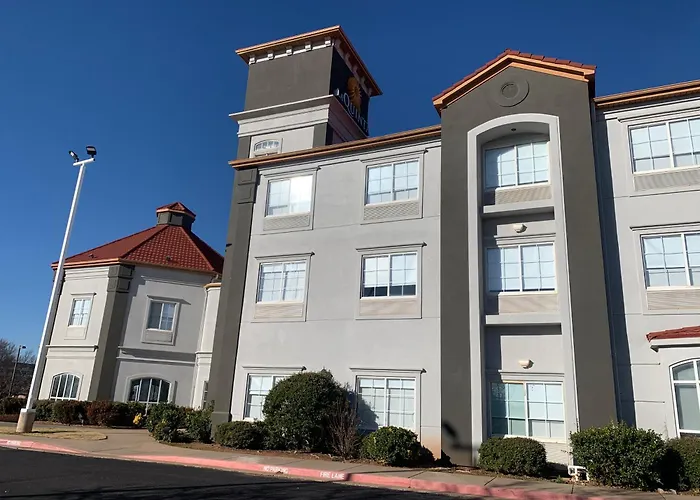 La Quinta By Wyndham Okc North - Quail Springs Hotel The Village