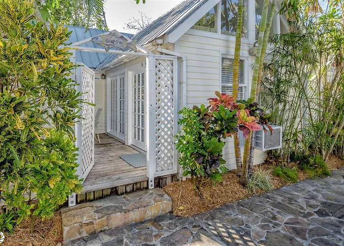 Island Style Colony Villa Key West