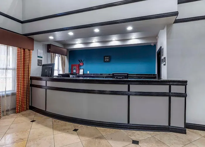 Quality Inn & Suites I-35 E-Walnut Hill Oldham
