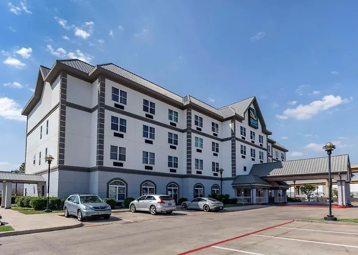 Quality Inn & Suites I-35 E-Walnut Hill Oldham