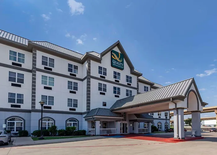 Quality Inn & Suites I-35 E-Walnut Hill Oldham