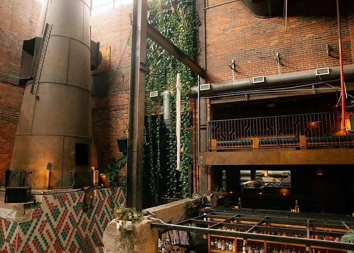 Luxury Hillsboro Village Rooftop Retreat Sleep 12 W Chef S Kitchen Smart Tvs & Garage Walk To Vanderbilt Pancake Pantry & Boutique Shopping Minutes To Broadway 12 South & The Parthenon 24 7 Hospitality Nashville