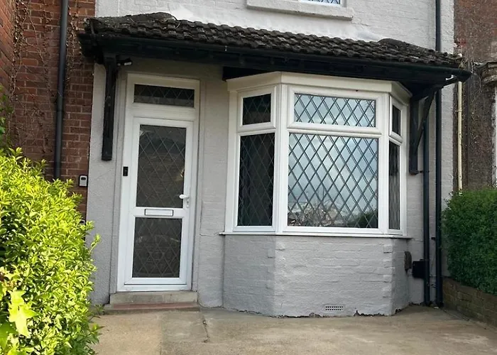 Modern House In Central Southampton With Private Off-Road Parking - Newly Refurbished - Great For Contractors, Friends & Families