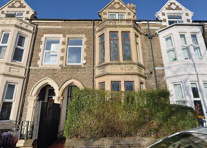 Central Cardiff Victorian Town House Free Parking