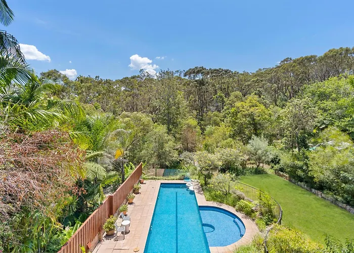 Poolside Oasis - Sydney Villa