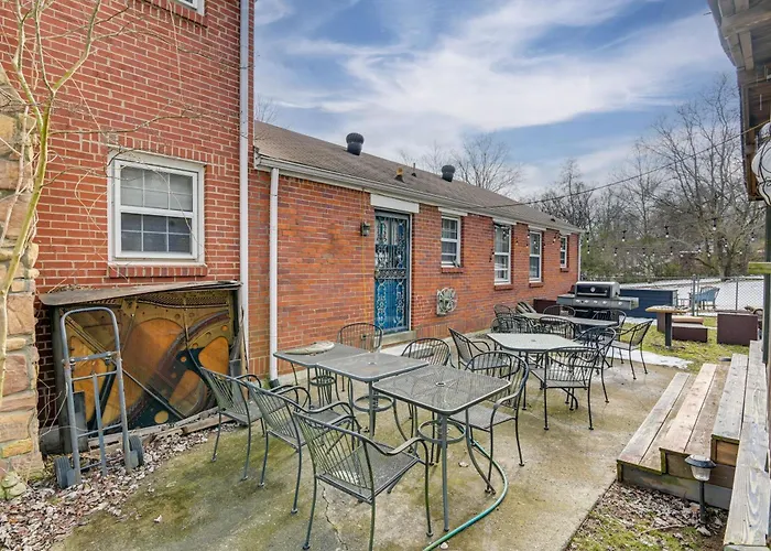 6 Mi To Downtown: 70S-Themed Home In Nashville!