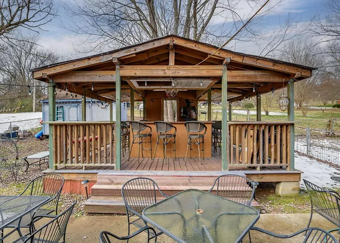 6 Mi To Downtown: 70S-Themed Home In Nashville!