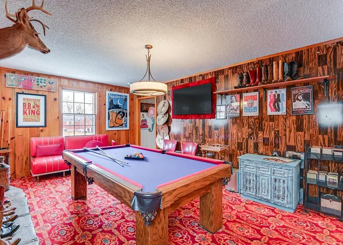 6 Mi To Downtown: 70S-Themed Home In Nashville!