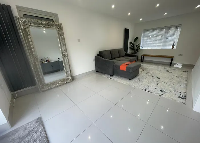Cwtch Mawr Villa Cardiff