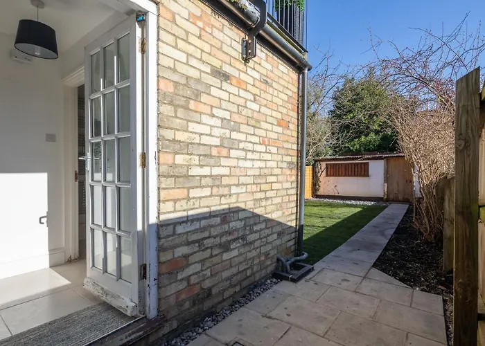 Stylish 3-Bed Home In The Heart Of Cambridge