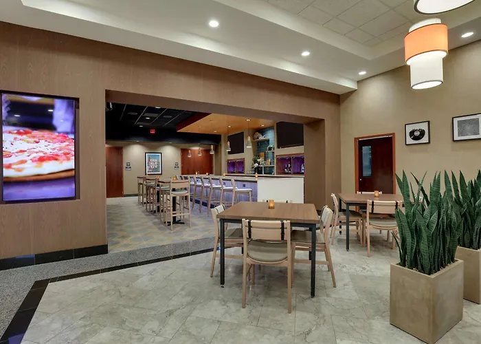 Drury Inn & Suites Charlotte Arrowood