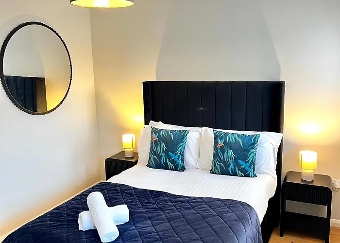 City Centre House - Pet Friendly - Free Parking - 2 Bedroom - Large Garden Cardiff