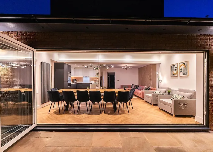 Luxury 8 Bed Home Manchester