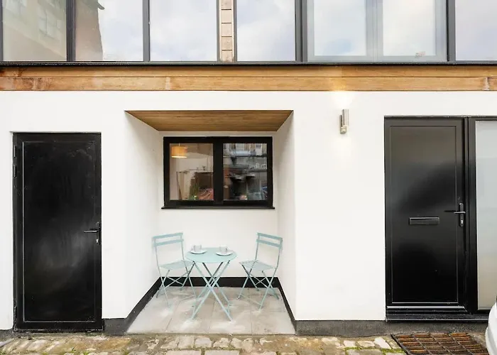 The Upside Down Eco House - Free Parking With No Height Restrictions Villa Bristol