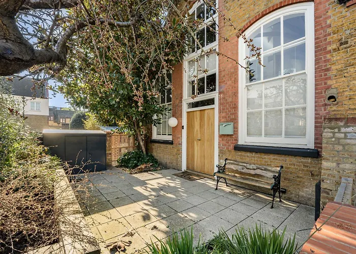 Schoolbell Mews Full 3 Bedroom 2 Bathroom Architect Designed Mews House Fabulous Bow, Victoria Park Location London