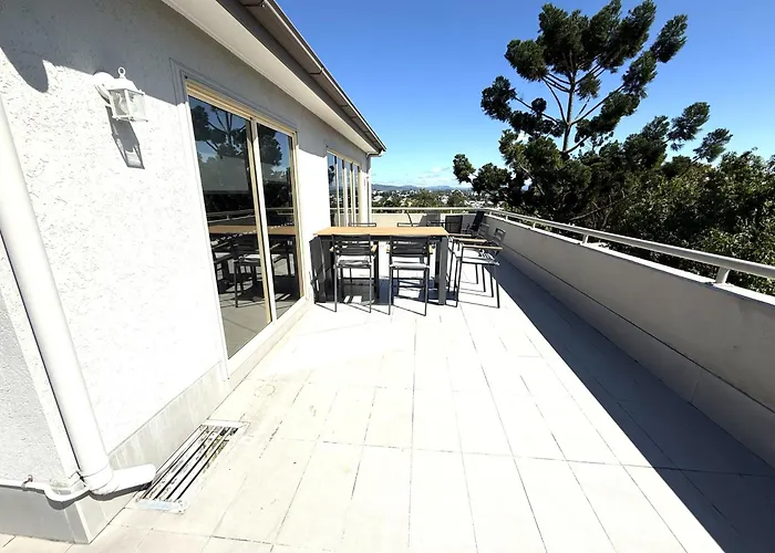 Hampton Court Apartments Brisbane