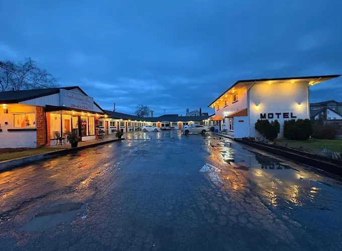 Confessions Inn The Rain Niagara Falls