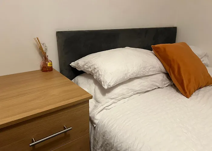 The Coral Guest House 1 Mile From Winchester Market