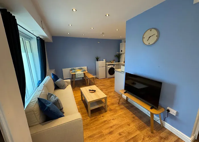 Stretford Apartment - Sleeps 6 - Wifi - Parking - Near Stadium Manchester