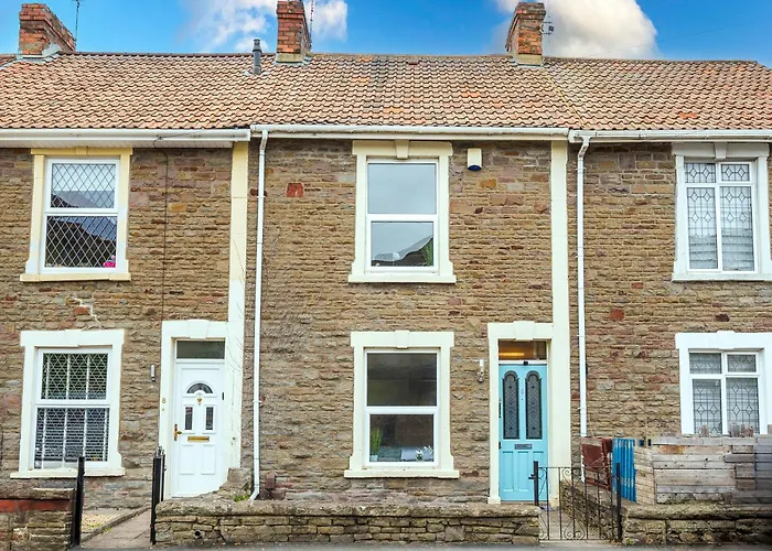 Stella'S Cottage- Cute Traditional Home In South West By Stae-Homes Bristol