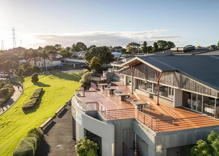 Hotels with Free ParkingWaipuna & Conference Centre