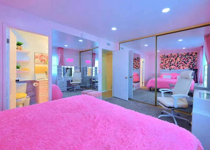 Pink Luxe Spa Retreat In San Diego, Private Rooms With Shared Kitchen And Pool