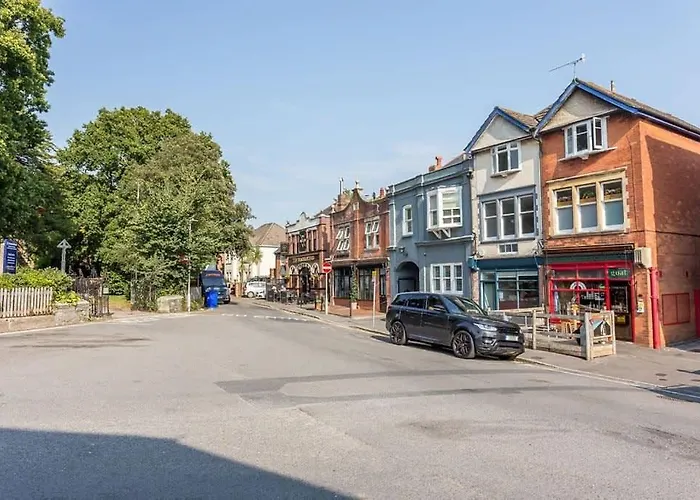 The Hideout - 20-Minute Walk To Bournemouth Gardens Apartment