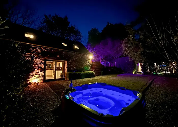 Sunridge Fishing Lodge With Hot Tub & Giant Cinema Plymouth