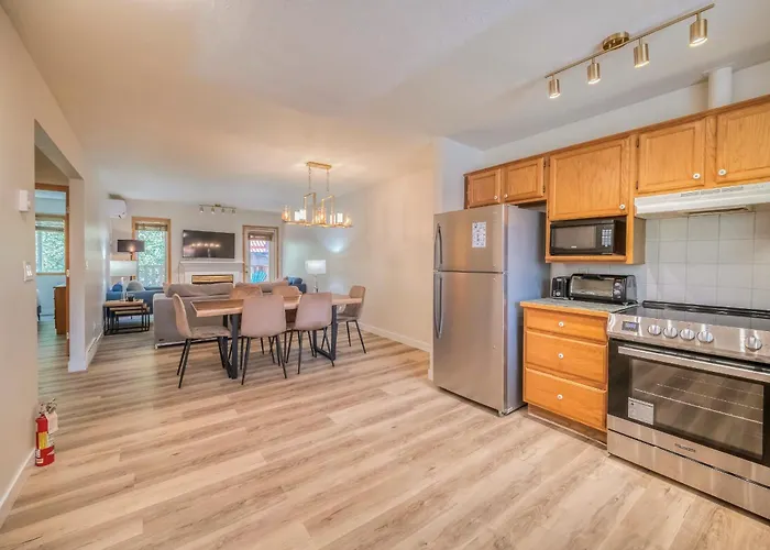 Bow Valley Chalets-Entire 2 King Bedrooms Townhouse Canmore