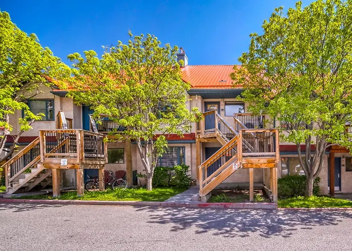 Bow Valley Chalets-Entire 2 King Bedrooms Townhouse Canmore