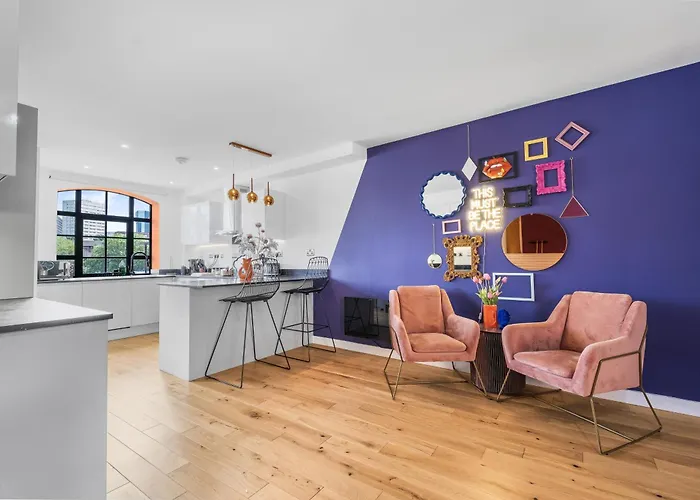 Dusk House Villa Birmingham