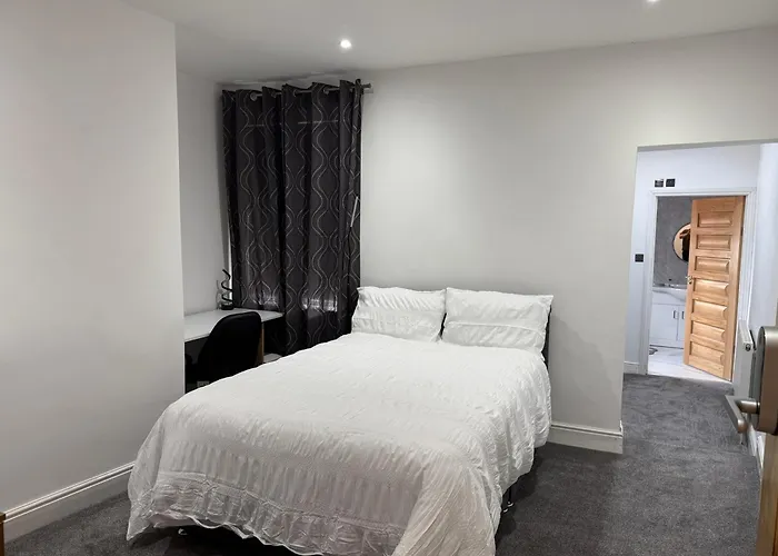 Rv Maryvale En-Suite Rooms In Beautiful Bournville Village Birmingham