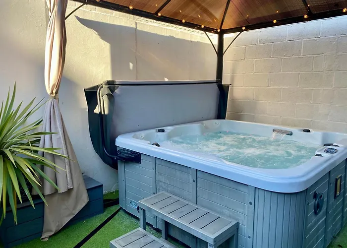 Sandcastles - Moments From The Beach, Hot Tub! Weymouth