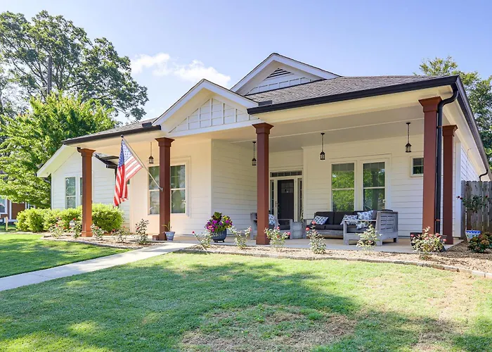 West Atl Home W/ Great Outdoor Space: 4 Mi To Dtwn Atlanta
